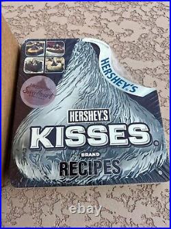 Longaberger 2009 Hershey's Kisses Sweetheart Basket Set withTie-On-NEW withBook