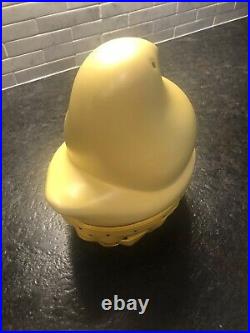 Longaberger 2012 PEEPS Basket set, YELLOW, With Protector. Pre-owned