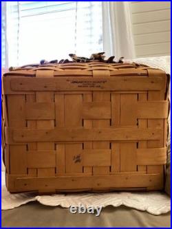 Longaberger Vintage Picnic Basket Lined