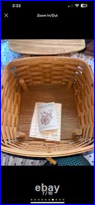 Longaberger Vintage Picnic Basket with attached lid and tray