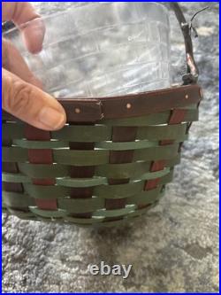 Rare 2007 Longaberger Collectors Club Evergreen Basket withMetal Handle/Protector Rare 2007 Longaberger Collectors Club Evergreen Basket withMetal Handle/Protector